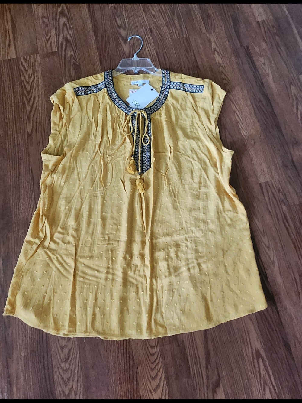 DR2 Yellow Embroidered Tie-Neck Sleeveless Blouse